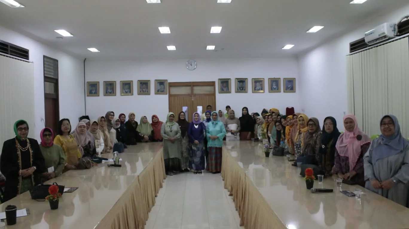 Dharma Wanita Faculty of Cultural Sciences FIB USU Distributes Rice Aid to Flash Flood Victims in Commemoration of Mother's Day 2025